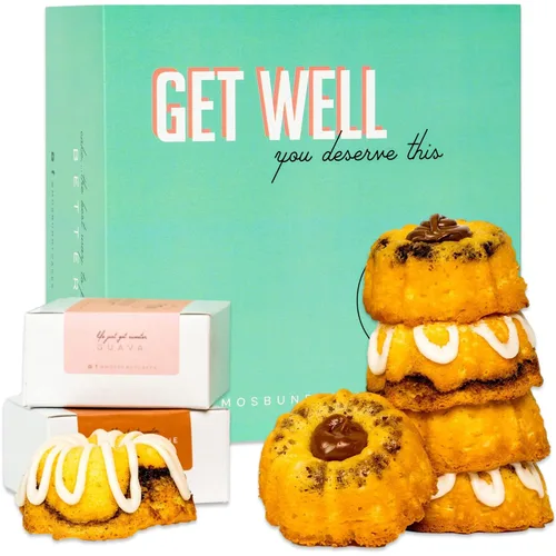 Vista 6 de Mo's - Caja mixta – Regalo perfecto de felicitación para mujeres, hombres, compañeros de trabajo, amigos y más – Fresh Mo's Bundt Cakes en una