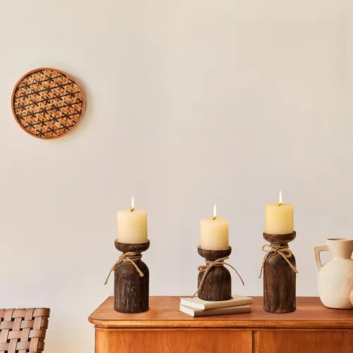 Vista 6 de Portavelas de madera de granja para velas de pilar, juego de 3 portavelas de madera rústica con cuerda de cáñamo, decoración de mesa de mesa