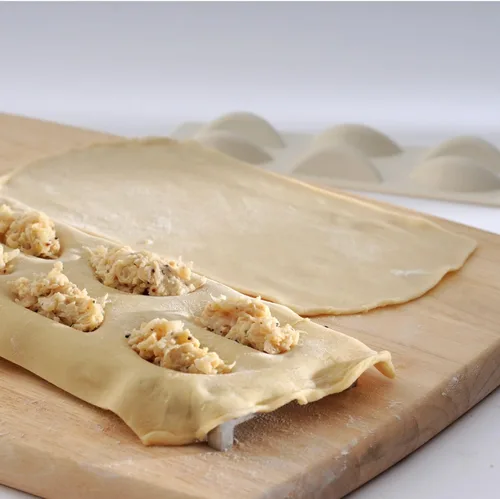 Vista 5 de Norpro Pierogi Maker con prensa de plástico, 7 onzas