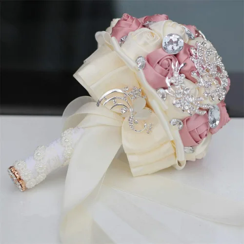 Vista 3 de Ramo de broche para novia pequeña, ramo de boda, ramo de rosas de satén para niña, hecho a medida, ramo floral de boda, arreglo de centro de mesa