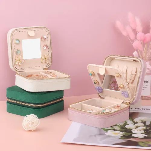 Vista 8 de DesignSter Joyero de viaje Mini organizador de joyería de terciopelo, pequeño joyero para niñas y mujeres, caja de almacenamiento de joyas