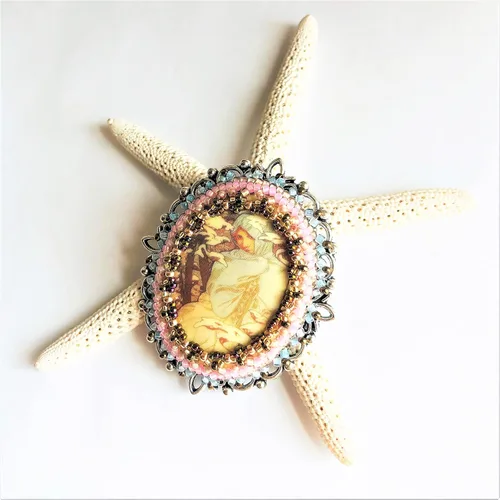 Vista 3 de Beadwoven Blue Pink Art Nouveau Brooch Romantic Winter Lady Cameo Alphonse Mucha Filigree Antique Silver color frame