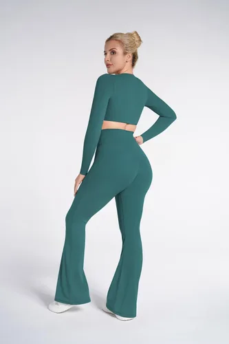Vista 7 de Sunzel Leggings acampanados, pantalones deportivos y cruzados para yoga, con control de abdomen, cintura alta y piernas anchas
