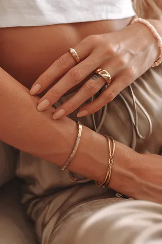 Vista 3 de PEARLADA Brazalete de oro de 18 quilates para mujer, pulsera gruesa y abierta, ajustable, joyería de moda