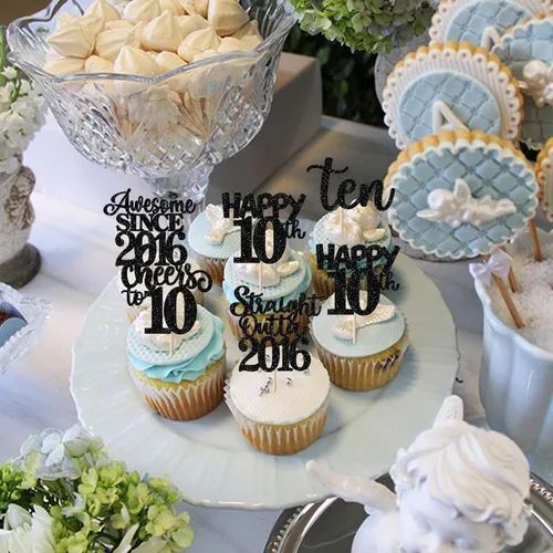 Vista 3 de Paquete de 30 adornos para cupcakes de 10º cumpleaños con purpurina recta hacia fuera de 2016, Happy 10th Ten Awesome Since 2016, 10 fabulosas Negro