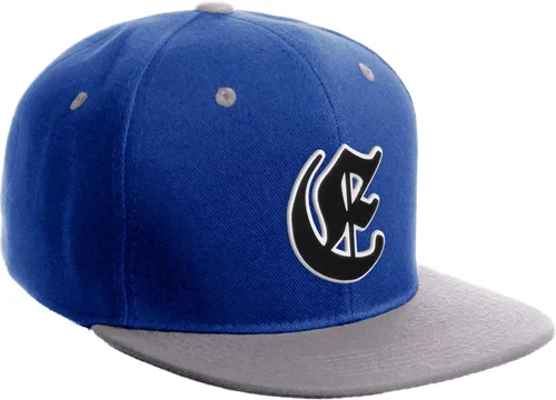 Vista 1676 de Daxton Gorra clásica con visera de billete plano con letras del alfabeto inglés antiguo de la A a la Z