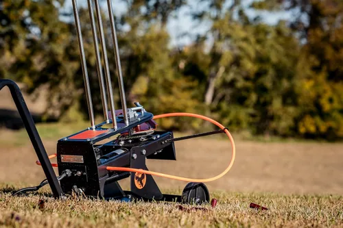 Vista 9 de Do All Outdoors Raven - 75 Clay Automatic Clay Pigeon Thrower - Portable Skeet Thrower Machine with 25 ft Foot Pedal Activation Cord