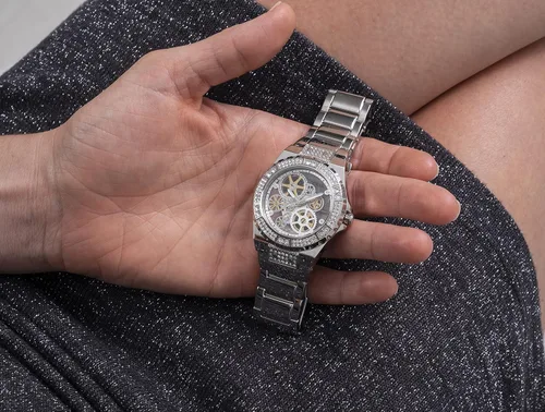 Vista 8 de GUESS Clear-Cut Bracelet Watch