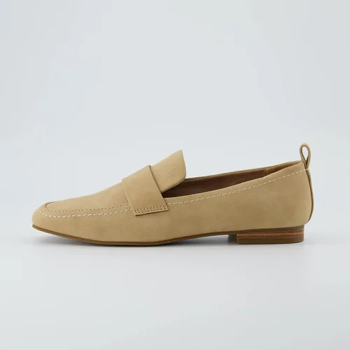 Vista 2 de CUSHIONAIRE Mocasín Gramercy sin cordones para mujer + espuma viscoelástica, anchos disponibles