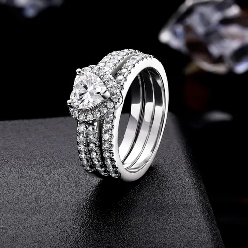 Vista 3 de MDFUN Juego de anillos de compromiso con halo de corazón tres en uno, anillo de compromiso chapado en oro blanco de 18 quilates, circonita cúbica