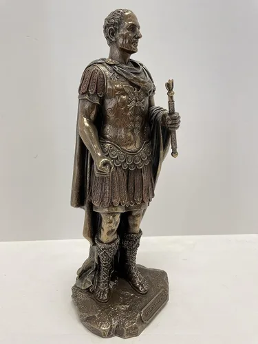 Vista 3 de Cayo Julio César en uniforme militar romano Estatua Acabado Bronce