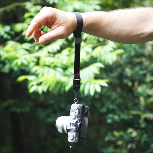 Vista 7 de Peak Design Correa de muñeca para cámara, compatible con cámaras DSLR, compactas y apuntar y disparar, perfil bajo, liberación rápida