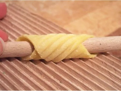Vista 5 de Eppicotispai Garganelli y ñoquis Stripper con pala, madera de haya natural, marrón
