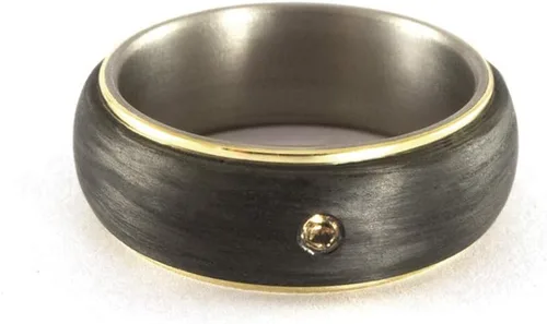 Vista 2 de Titanium, carbon fiber and yellow gold 18 ct ring Water resistant, very durable and hypoallergenic. (00422_7S3)