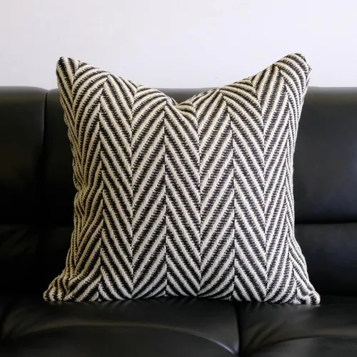 Vista 2 de vctops Funda de cojín de punto bohemio en blanco y negro, funda de cojín tejida con flecha, decoración cuadrada para sofá, dormitorio, sala
