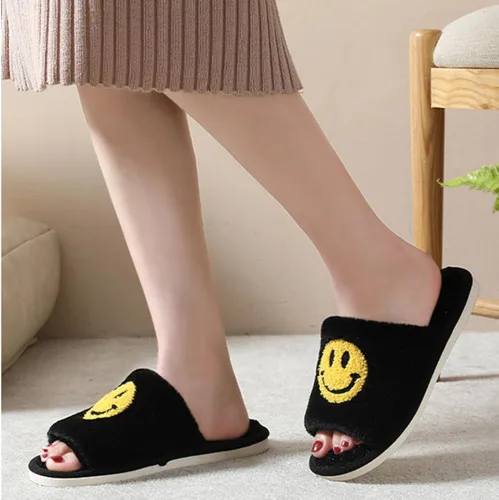 Vista 5 de kissxiaoya Smile Face Slippers for Women Men, Retro Soft Plush Lightweight Smile Face House Slippers, Indoor Outdoor Cozy Trendy Slip-On Slipper