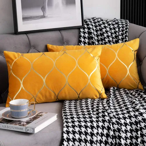 Vista 10 de DEZENE Fundas de almohada decorativas de terciopelo dorado de 22 x 22 pulgadas: paquete de 2 fundas de almohada cuadradas decorativas para Negro
