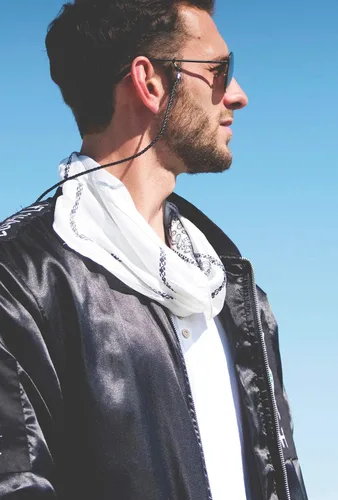 Vista 12 de AllenCOCO Cadena para gafas, correa para lentes de sol para mujer, cadena de oro de 14 quilates, soporte para lentes alrededor del cuello