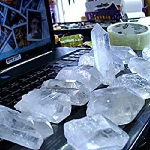 Vista 2 de Conjunto de 12 a 15 cristales de cuarzo directos de mina de cristalesMás de 3 libras
