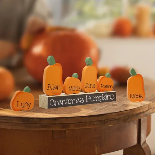 Vista 3 de Calabaza con nombre personalizado para Halloween, bloques de calabazas artificiales personalizadas con nombres de familia para regalos de mesa