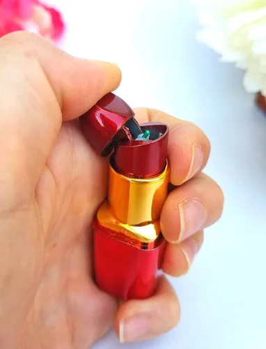Vista 8 de Encendedor de butano en forma de lápiz labial, recargable para mujer, encendedor novedoso (azul)