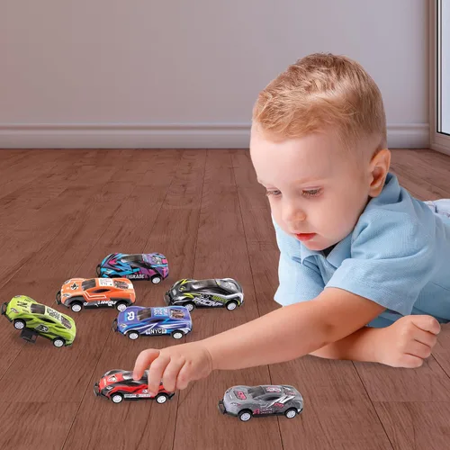 Vista 8 de ArtCreativity Coches de carreras con tapa para niños, juego de 12 autos de juguete en 8 diseños, mini autos de carreras fundidos a presión