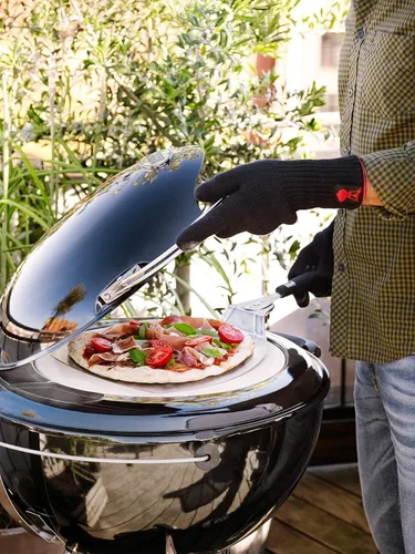 Vista 3 de Weber® Paleta de pizza original para cocina gourmet al aire libre