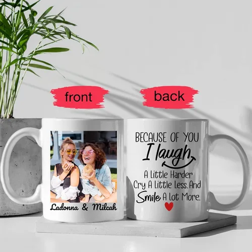 Vista 4 de Taza de café con texto en inglés "Because Of You I Laugh", regalo para mujeres, mejores amigas, mejores amigas, tazas personalizadas de amistad