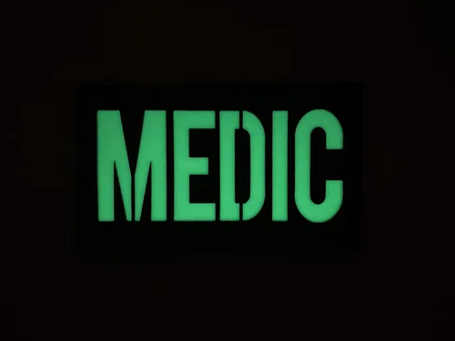 Vista 2 de Medic – Brilla en la oscuridad – Parche táctico moral con respaldo de gancho rápido – 2 x 3.5 (negro)