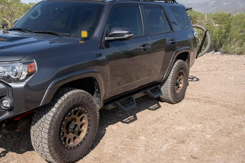 Vista 2 de Magnum RT Drop Steps - Estribos negros compatibles con 4Runner 2010-2024 sin revestimiento de fábrica