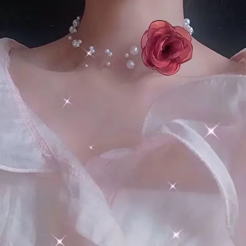 Vista 5 de Gargantilla de flor de rosa de camelia, collar de perlas artificiales vintage para mujer, accesorios elegantes para el cuello, collares de fiesta