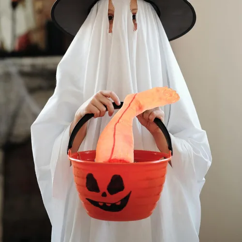 Vista 9 de Totority Simulación de mano rota adornos de Halloween Decoración de Halloween Decoración de mano Severed Foot Prop Halloween Cuerpo falso Mano rota