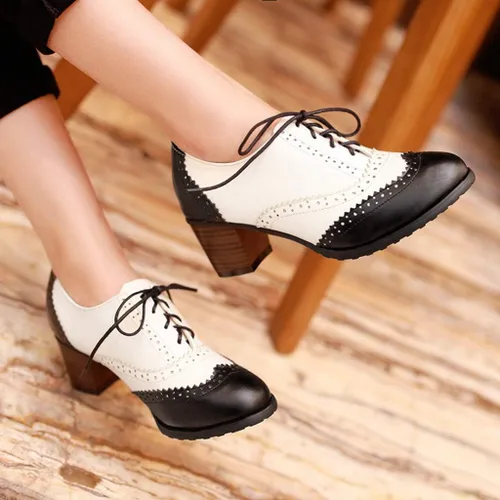 Vista 7 de Zapatos de vestir para mujer con punta de ala de Oxford, dos tonos, perforados con cordones
