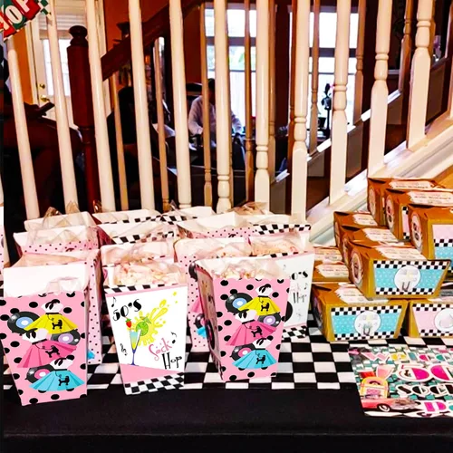 Vista 4 de JeVenis Cajas de palomitas de maíz para fiesta de calcetines de los años 50, decoraciones de fiesta temática de los años 50, decoraciones