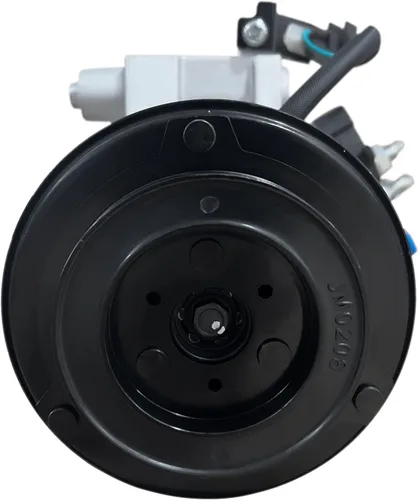 Vista 4 de RYC Nuevo Compresor de Aire Acondicionado Automotriz y Kit de Embrague de A/C KT DI39N (se adapta a Ford Transit Connect 2.0L 2010, 2011, 2012, 2013)
