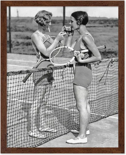 Vista 21 de Poster Master Póster Vintage Fotografiado - Impresión Deportiva Retro - Regalo para Artista, Amigo - Niñas Fumando, Cancha de Tenis, Pausa
