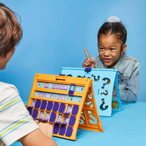 Vista 8 de Hasbro Gaming Juego de edición Bluey Personajes y objetos Bluey Divertidos juegos de mesa para niños para familias 2 jugadores 15 minutos