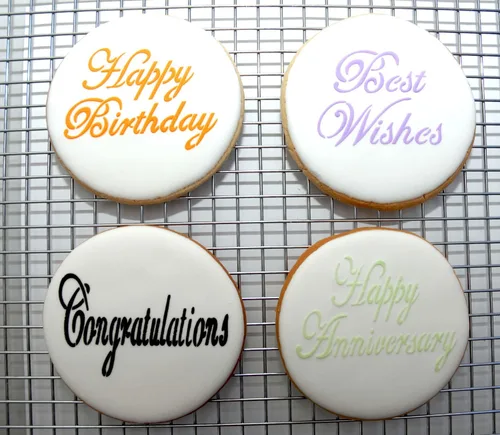 Vista 3 de Designer Stencils Script Celebration - Juego de plantillas para tartas, beige/semitransparente