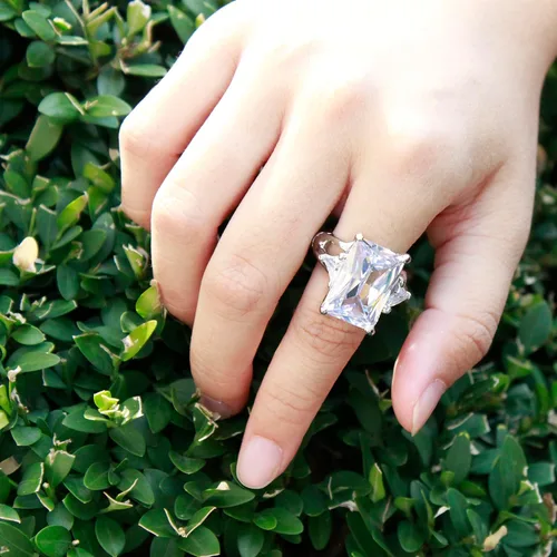 Vista 5 de Lavencious Anillos grandes y radiantes con piedras CZ elásticas para mujer, talla 7-9