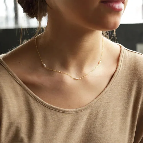 Vista 2 de Collner Delicado collar de perlas chapado en oro de 14 quilates, bonito collar de perlas individuales elegante gargantilla de perlas pequeñas