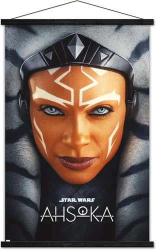 Vista 7 de Trends International Star Wars: Ahsoka - Póster de pared de una hoja, 22.37 x 34.00 pulgadas, paquete de impresión premium y colgador de madera