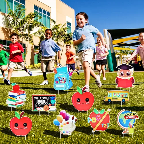 Vista 5 de Juego de 10 carteles de regreso a la escuela con estacas, diseños surtidos de manzana, búho y autobús escolar para decoración de jardín y césped al