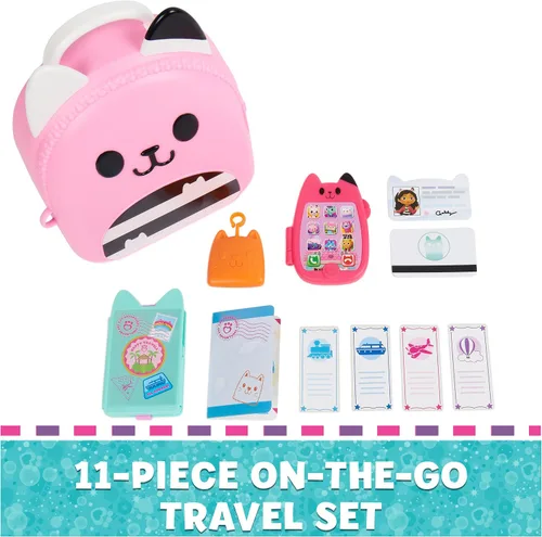 Vista 4 de Gabby's Dollhouse, Gabby Girl On-The-Go Juego de Viaje, Juguetes de Viaje de Juego de Simulación, Pasaporte de Juguete, Teléfono de Juguete y Dije