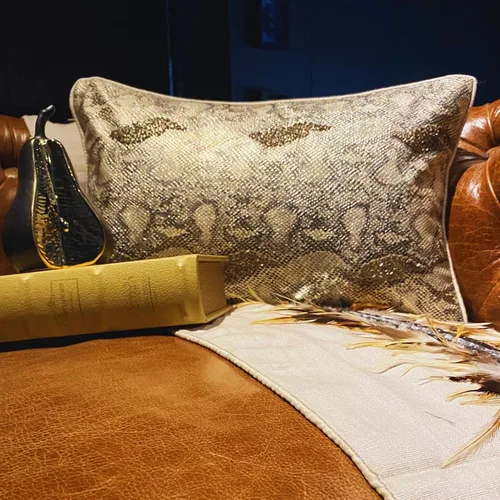 Vista 3 de The HomeCentric Fundas de almohada lumbares doradas de 12 x 14 pulgadas (11.8 x 13.8 in), de piel sintética, con diseño de animales, estilo moderno