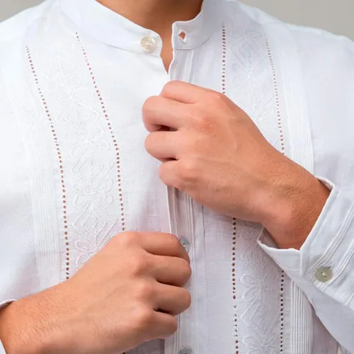 Vista 4 de Camisas de manga larga con hermosos bordados y plisados. Cuello mandarín. Cuello 'Mao. Lino 100%. Blanco