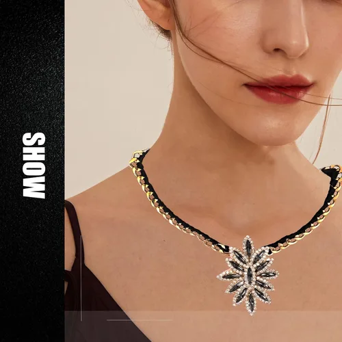 Vista 5 de CIBILAI Choker Locket Necklace for Women Dainty Trendy Pendant Necklaces Jewelry Chain Collares Gifts for Women Mon,Boho Mama Best Friend Necklace