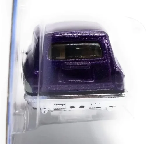 Vista 5 de Hot Wheels 2019 Volkswagen 4/10 - Custom '69 Volkswagen Squareback (morado)