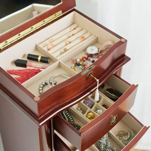 Vista 7 de Hives and Honey Noelle Jewelry Armoire, organizador de almacenamiento con cierre con 7 cajones y 2 puertas con ganchos para collares, cereza