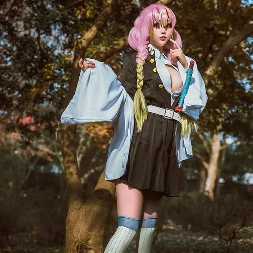 Vista 5 de BYOOTI Peluca de cosplay de anime Kanroji Mitsuri para personajes de Kimetsu no Yaiba, peluca larga trenzada Lolita verde y rosa con gorra de peluca