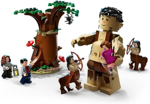 Vista 6 de LEGO Harry Potter Forbidden Forest: Umbridge's Encounter 75967 Juguete mágico del bosque prohibido de Harry Potter y la Orden del Fénix (253 piezas)